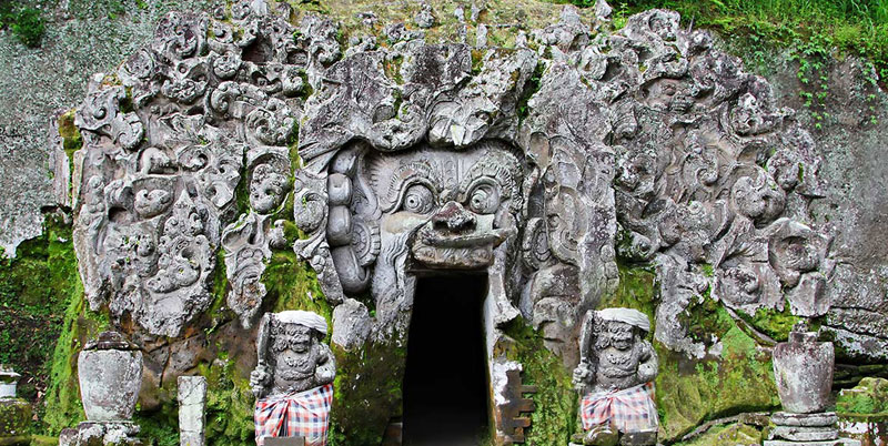 Explora la antigua Goa Gajah (Cueva del Elefante) cerca de Ubud